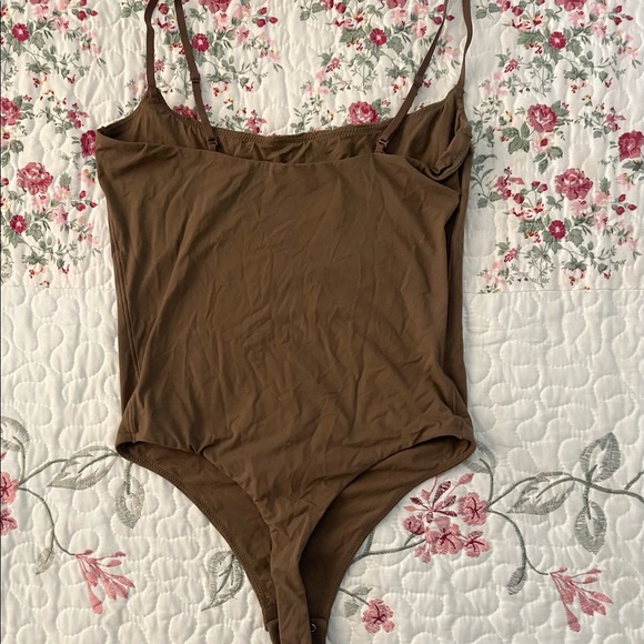 Skims fits everybody cami bodysuit - Picture 3 of 4